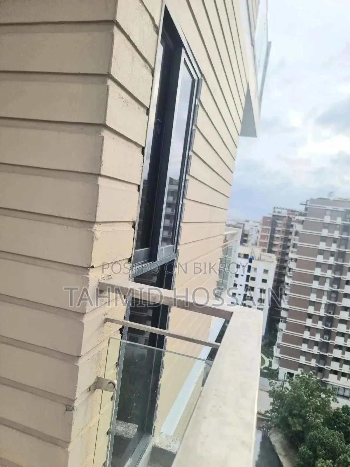 Furnished 3-bedroom Condo in 12th floor Building 5, Basundhara for sale