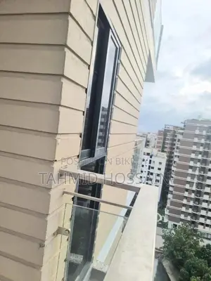 Furnished 3-bedroom Condo in 12th floor Building 5, Basundhara for sale