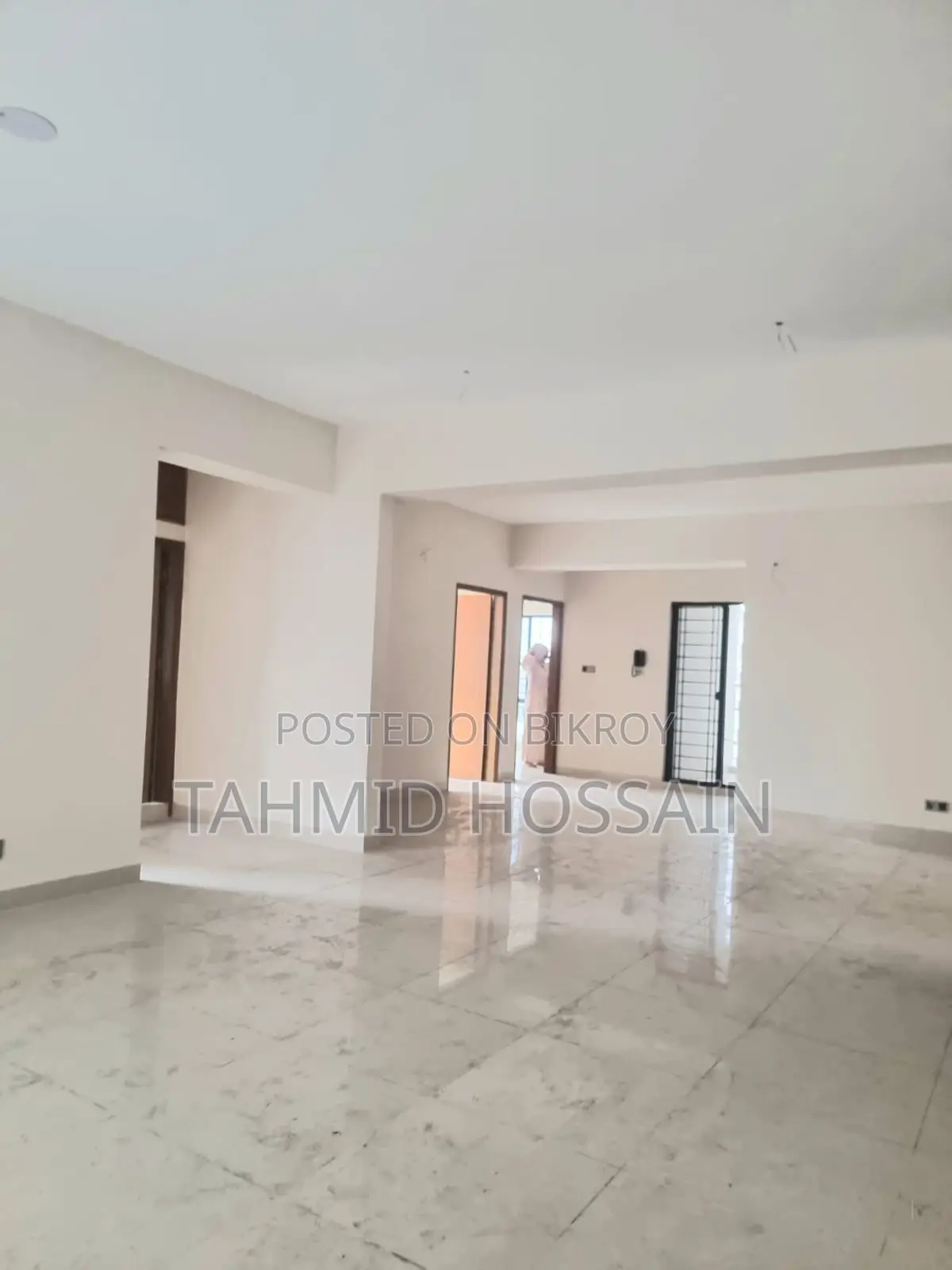 Furnished 3-bedroom Condo in 12th floor Building 5, Basundhara for sale