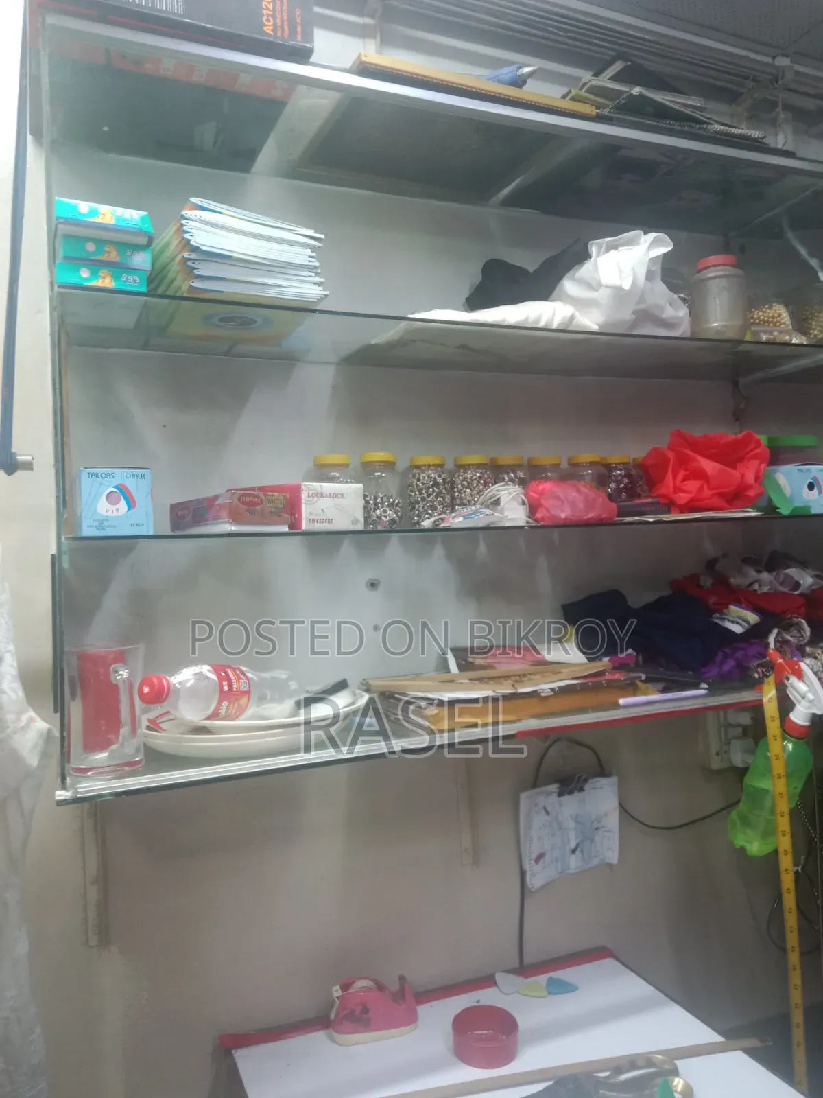 একটি কাঠের রেক 8 ফিট=6.5 কাপড়সহ নিলে নিতে পারেন কাচের গ্লাসের রেক4/৩