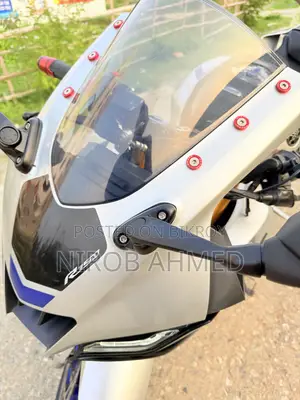 Yamaha R1 2021 Silver