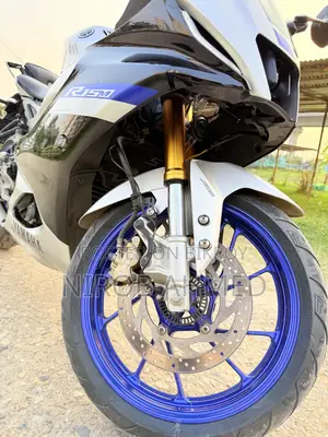 Yamaha R1 2021 Silver