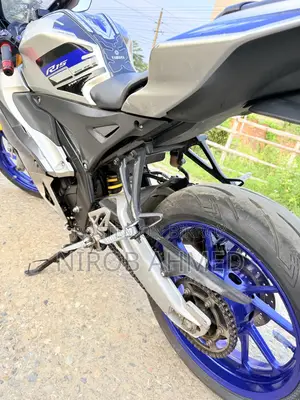 Yamaha R1 2021 Silver