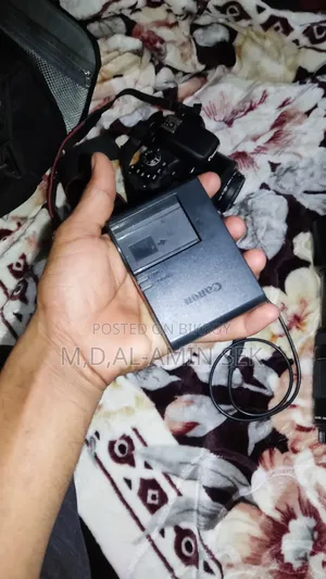 Canon Eos 750d With Zoom and Prime Lens