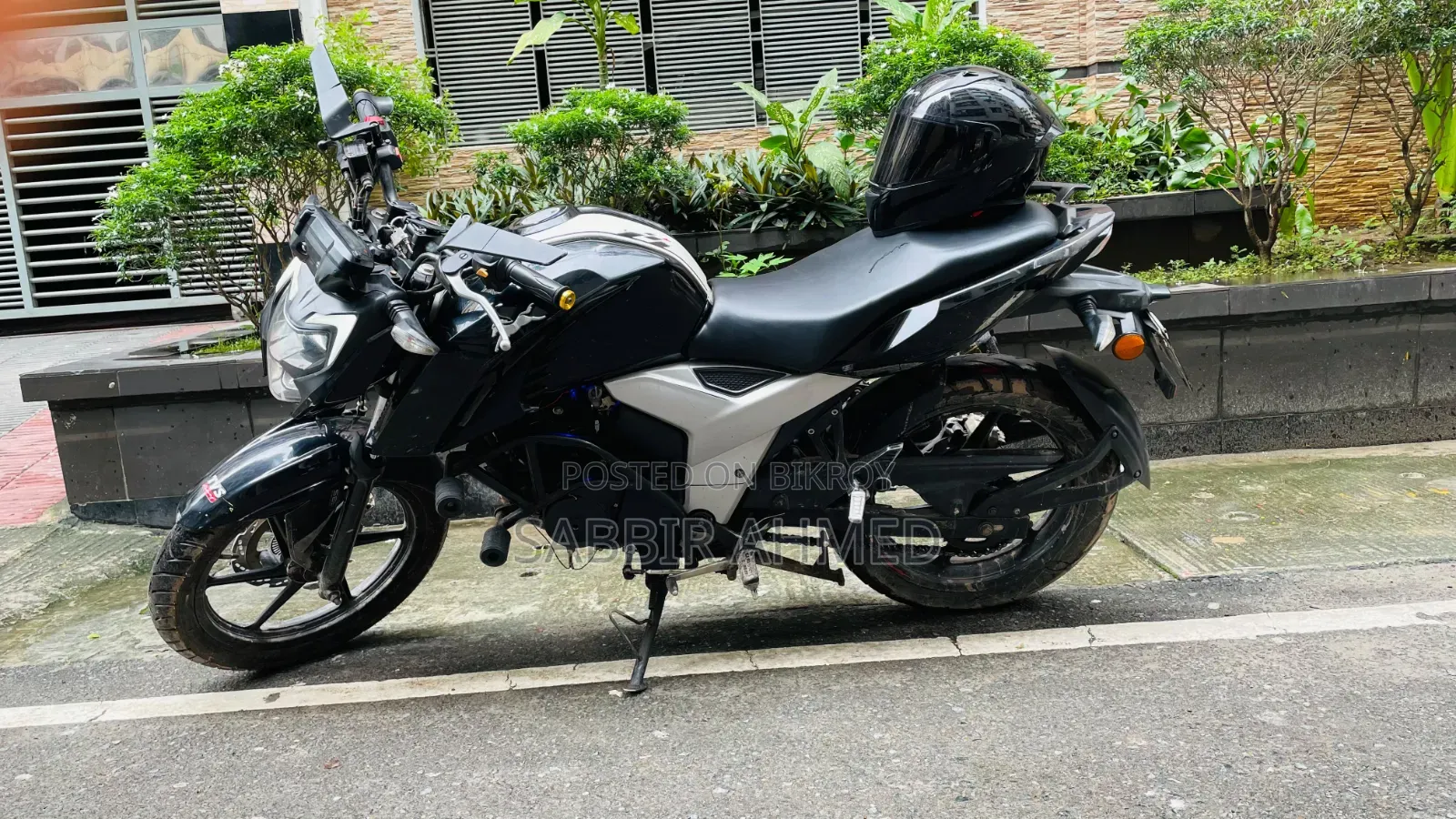 TVS Apache RTR 160 4V 2022 Black