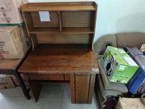 পড়ার টেবিল