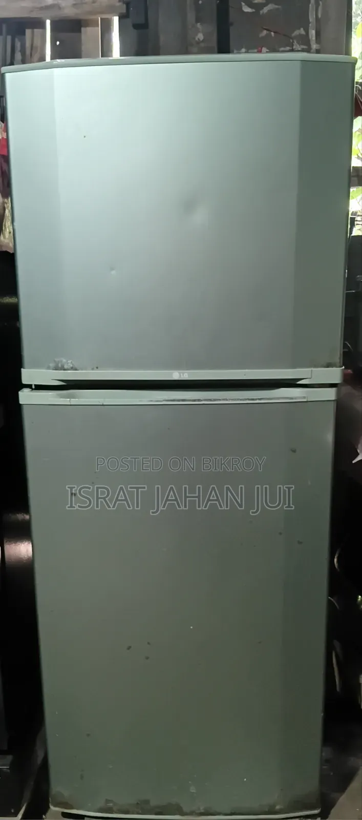 একটি ফ্রিজ বিক্রি করা হবে।