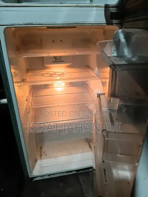 একটি ফ্রিজ বিক্রি করা হবে।