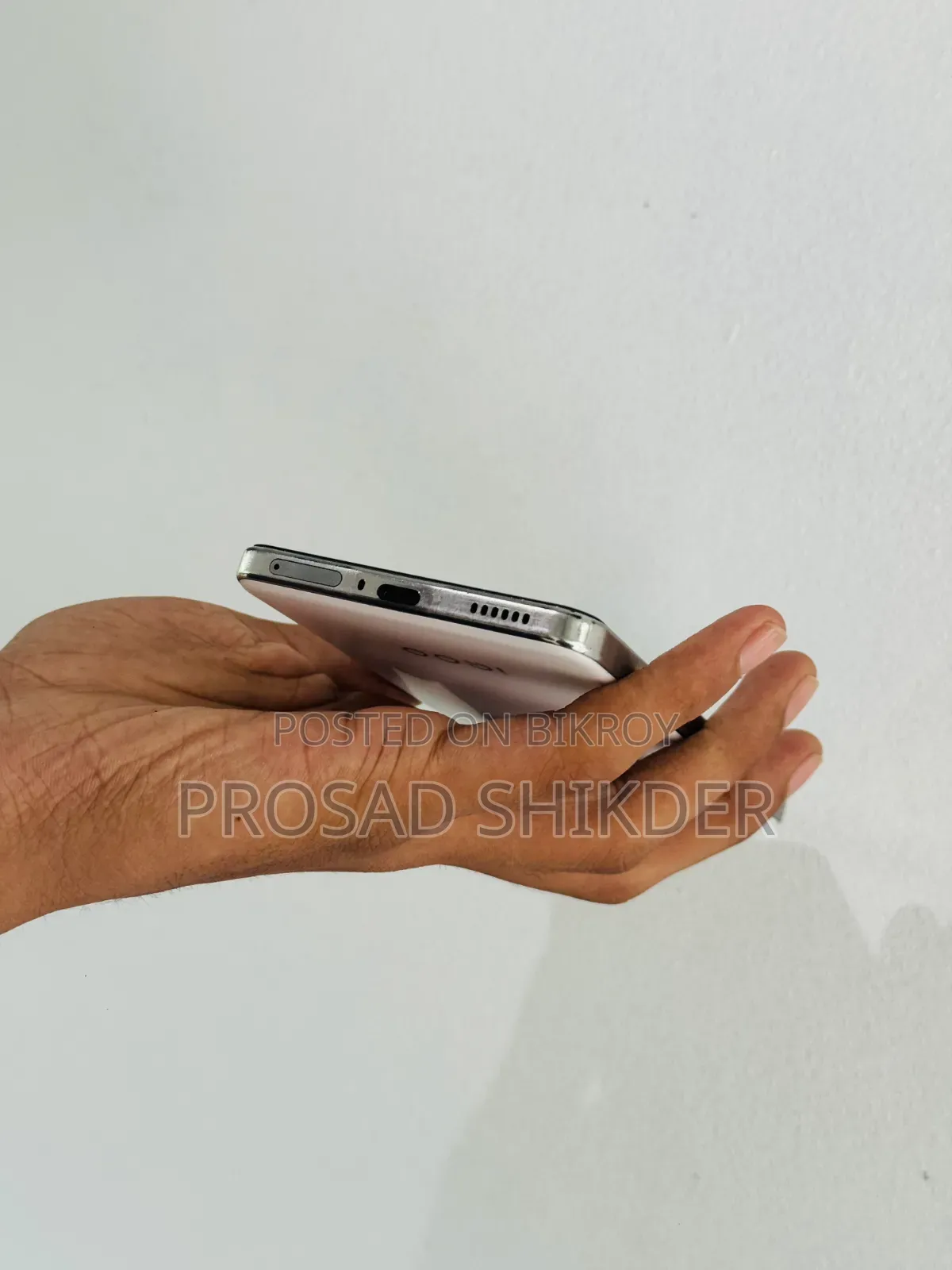 iQOO 256 GB White