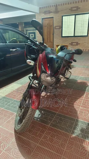 বাজাজ পালসার ১৫০ ২০১৮ লাল