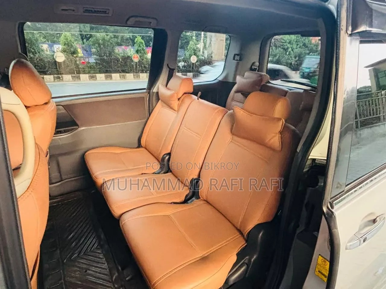 Toyota Noah 2.0 143hp AWD (7 Seater) 2010 Silver