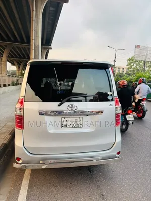 Toyota Noah 2.0 143hp AWD (7 Seater) 2010 Silver