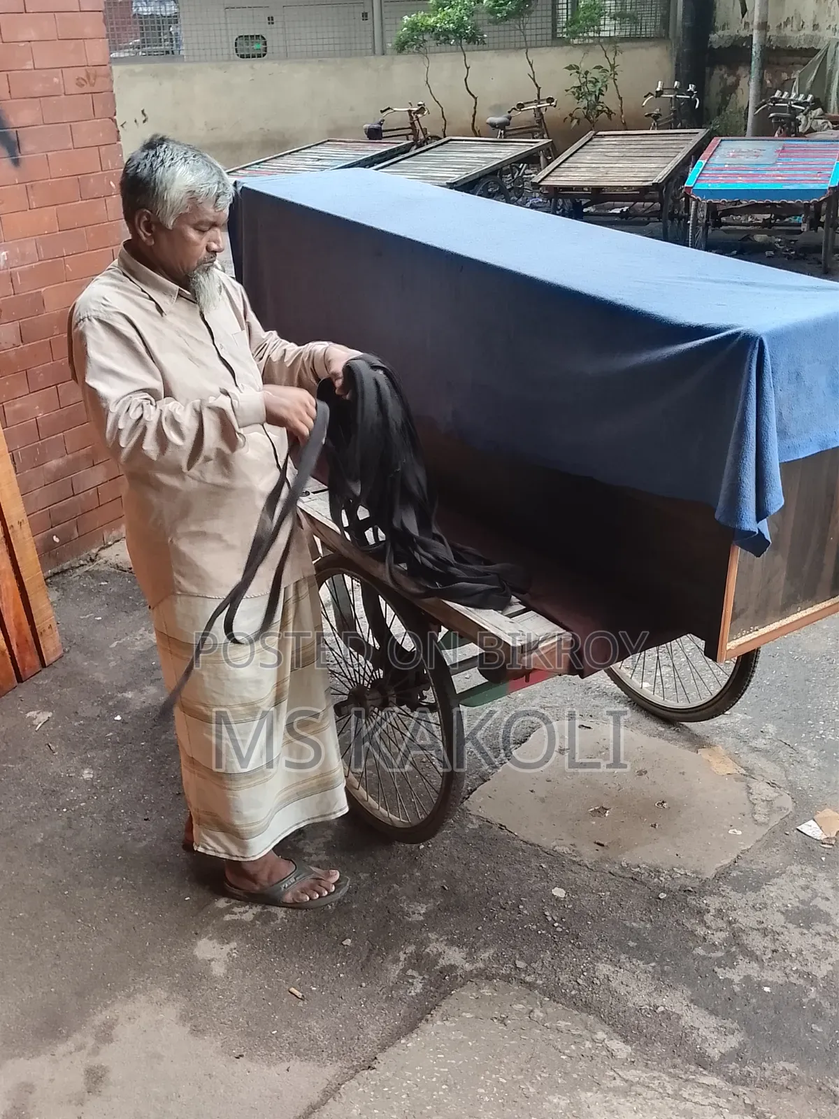 যে কোনো ফার্নিচার মেরামত ও বাসা বাড়ি পরিবর্তন এর কাজ করে থাকি