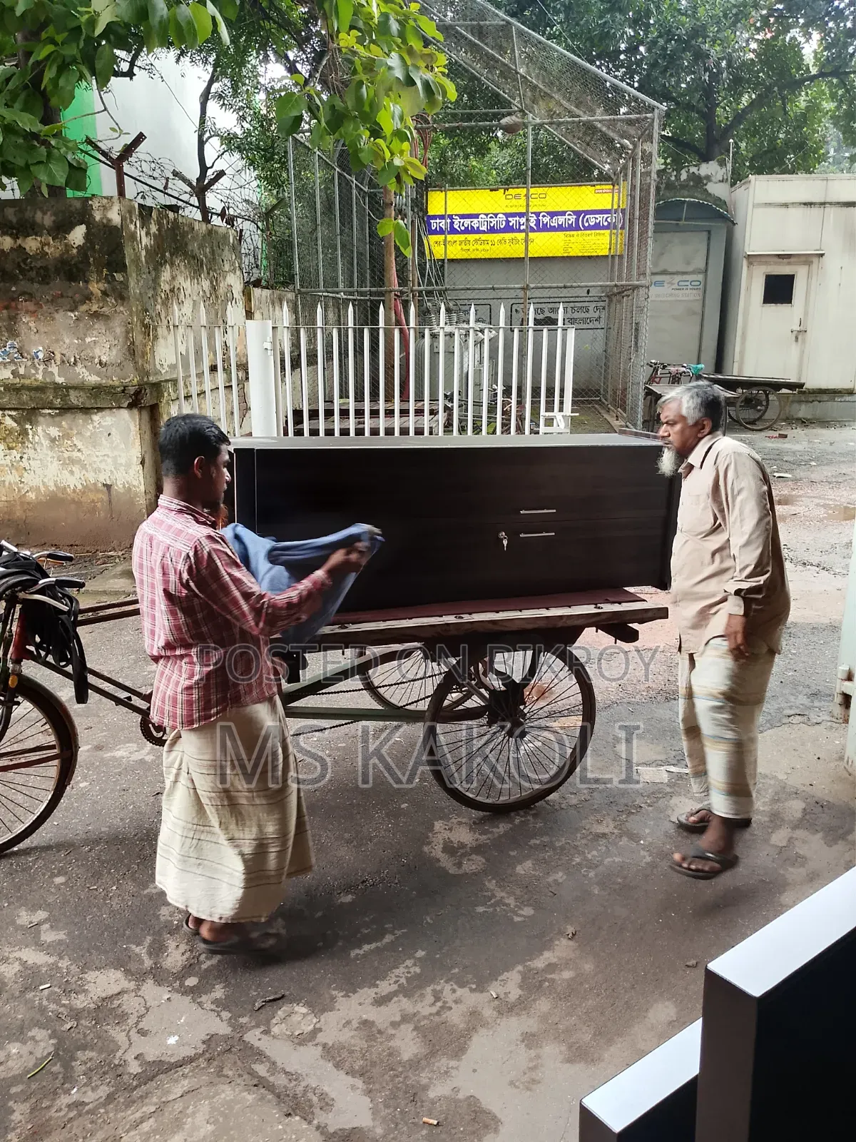 যে কোনো ফার্নিচার মেরামত ও বাসা বাড়ি পরিবর্তন এর কাজ করে থাকি