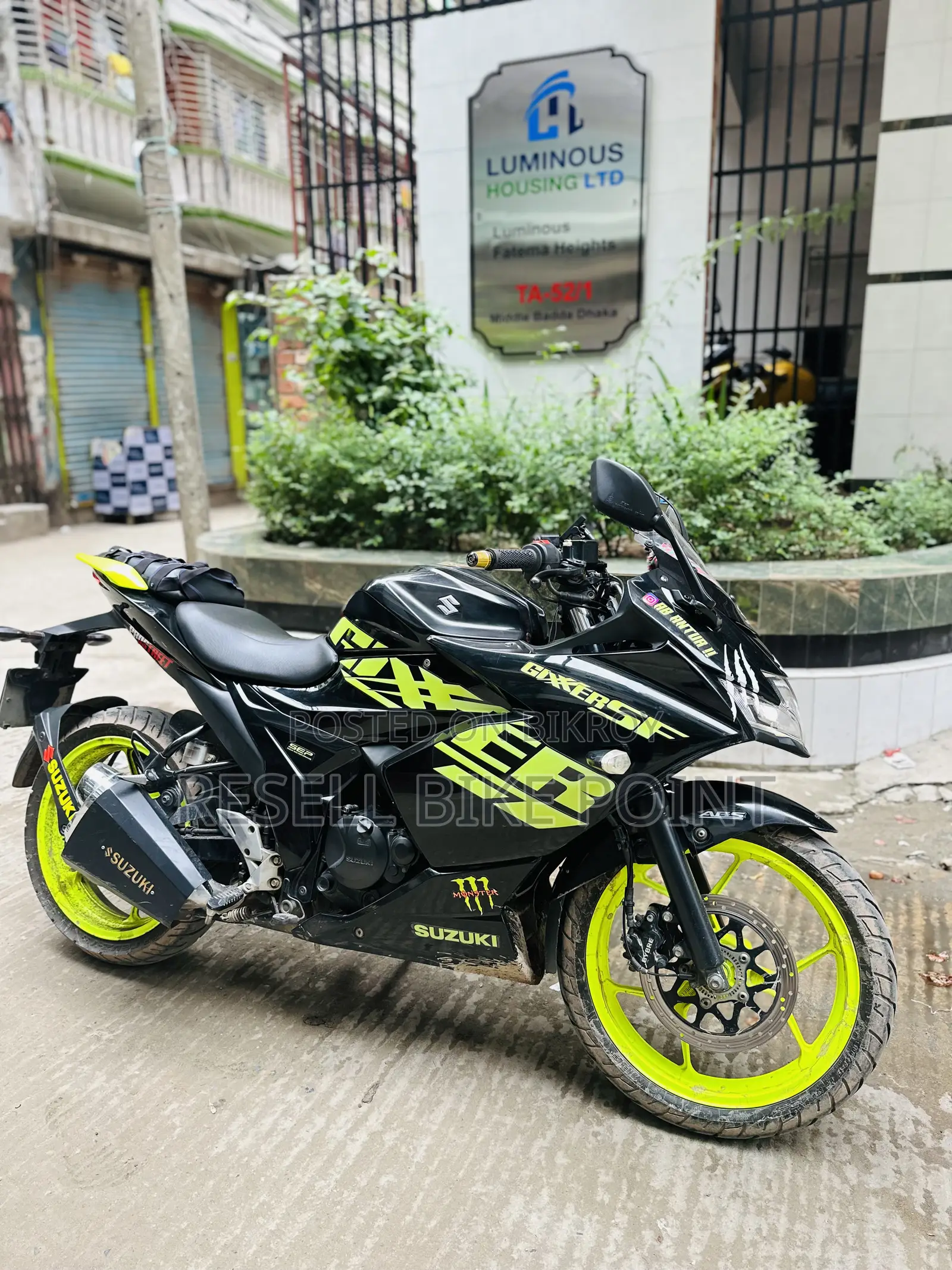 সুজুকি জিক্সার এসএফ এফআই ২০২২ কালো