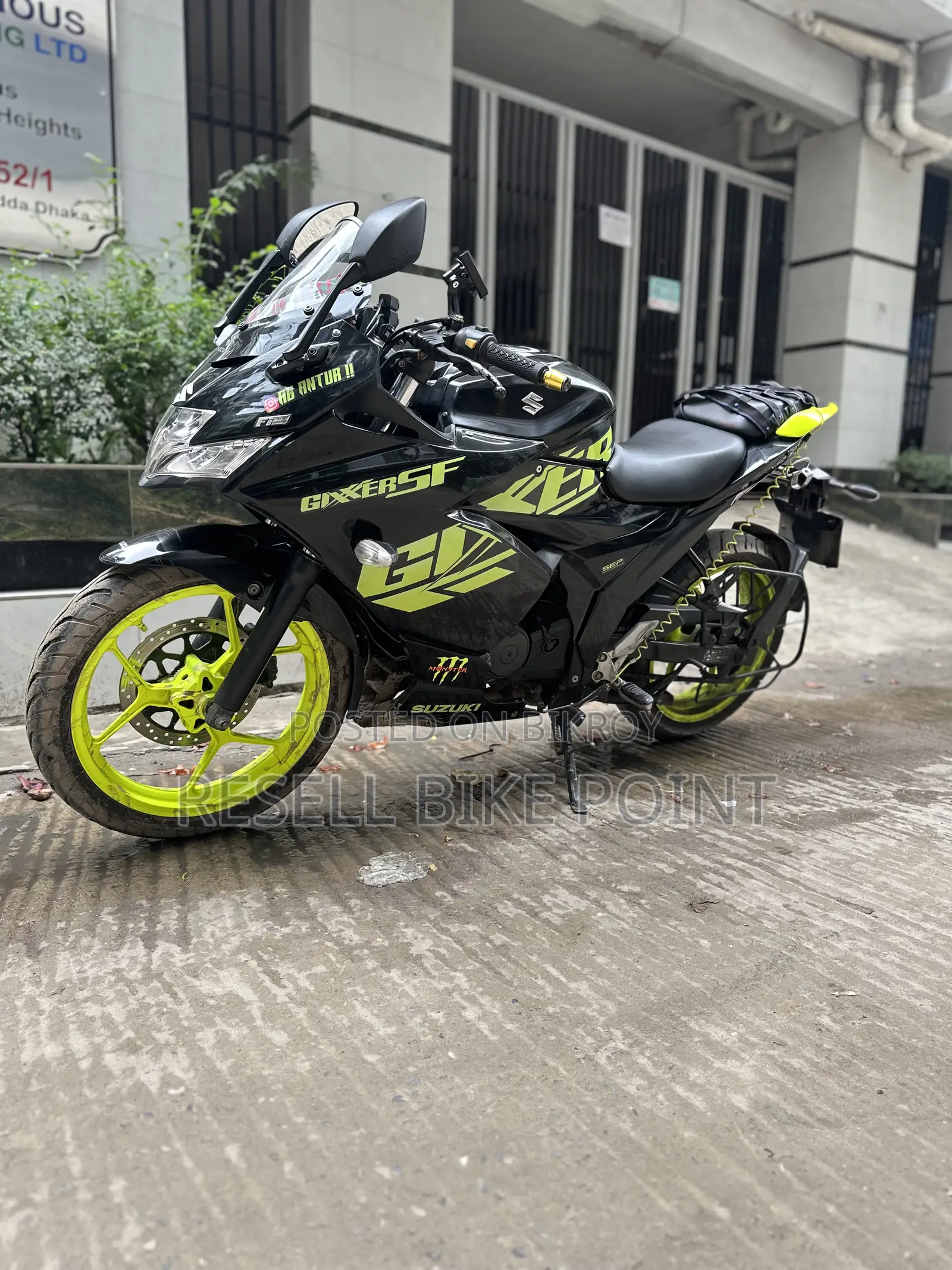 সুজুকি জিক্সার এসএফ এফআই ২০২২ কালো