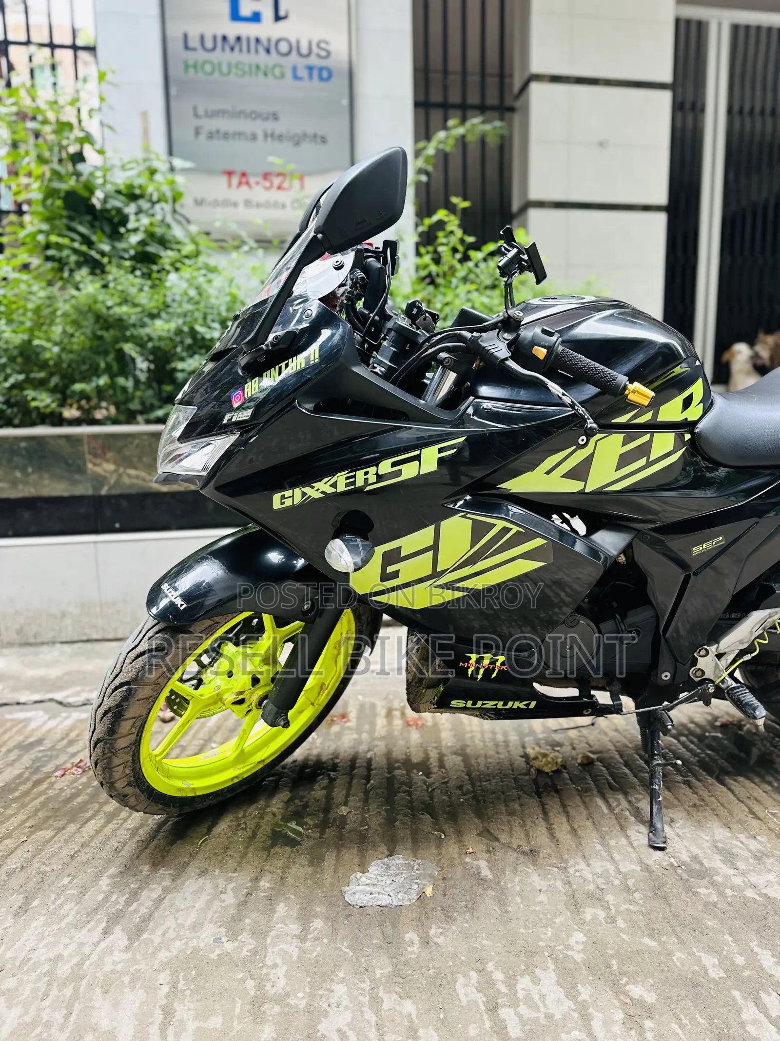 সুজুকি জিক্সার এসএফ এফআই ২০২২ কালো