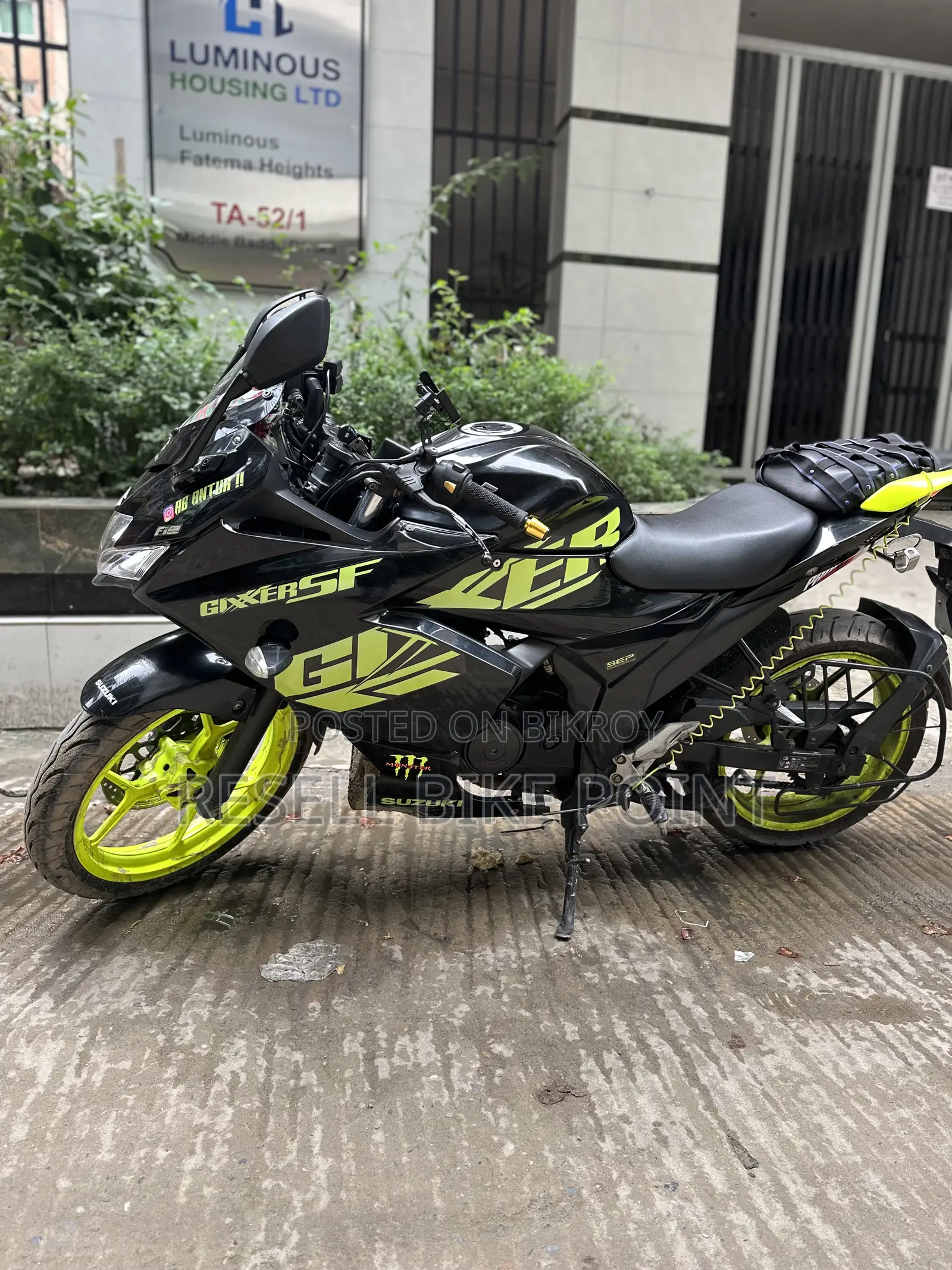 সুজুকি জিক্সার এসএফ এফআই ২০২২ কালো