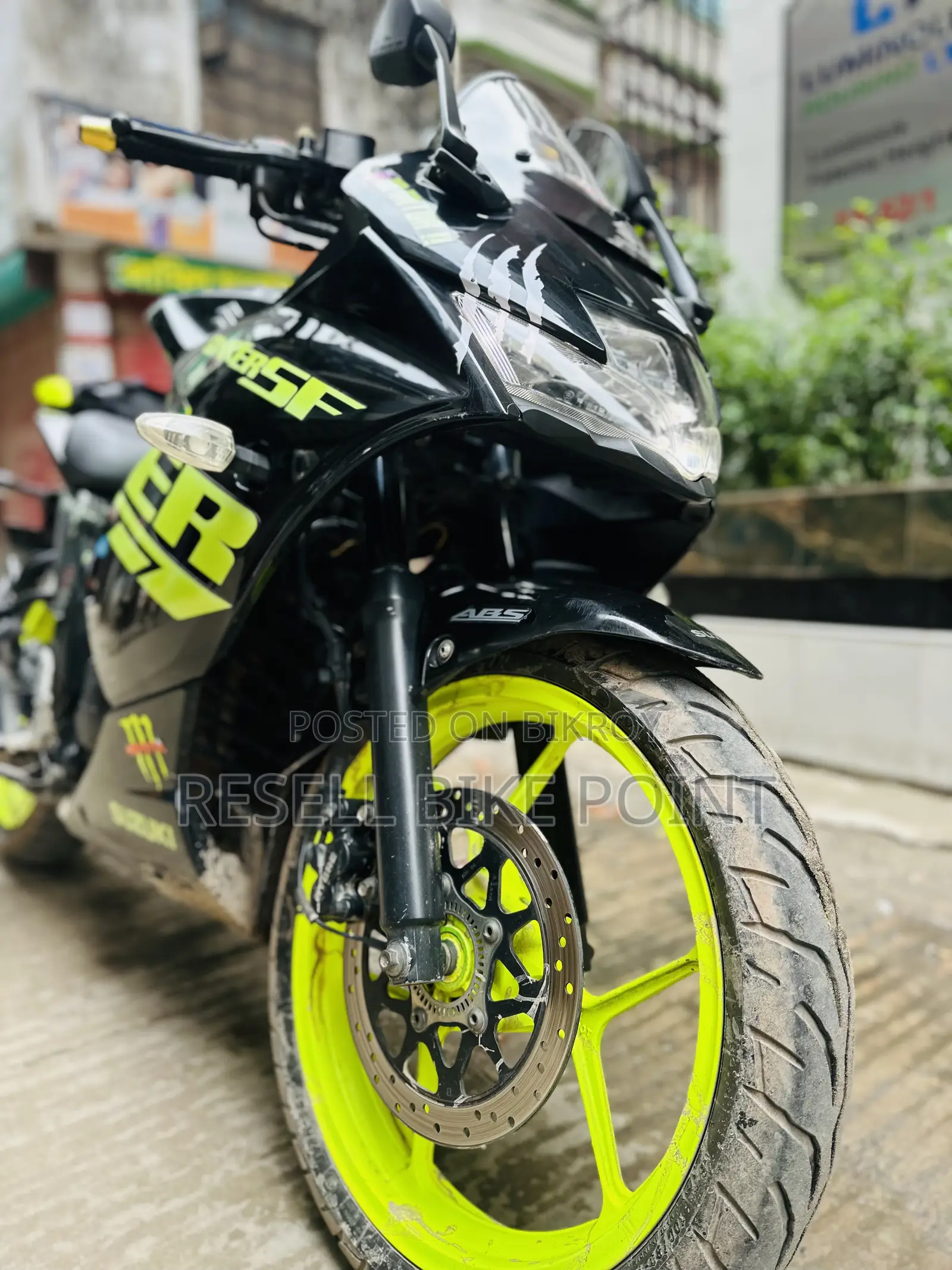 সুজুকি জিক্সার এসএফ এফআই ২০২২ কালো