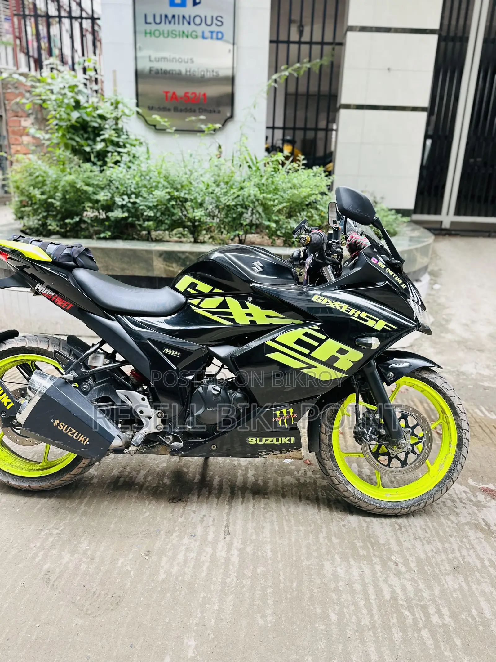 সুজুকি জিক্সার এসএফ এফআই ২০২২ কালো