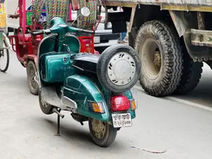 বাজাজ পালসার এফ২৫০ ২০০০ সবুজ