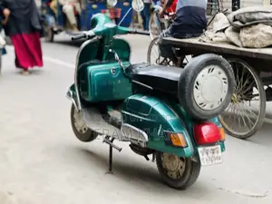 বাজাজ পালসার এফ২৫০ ২০০০ সবুজ