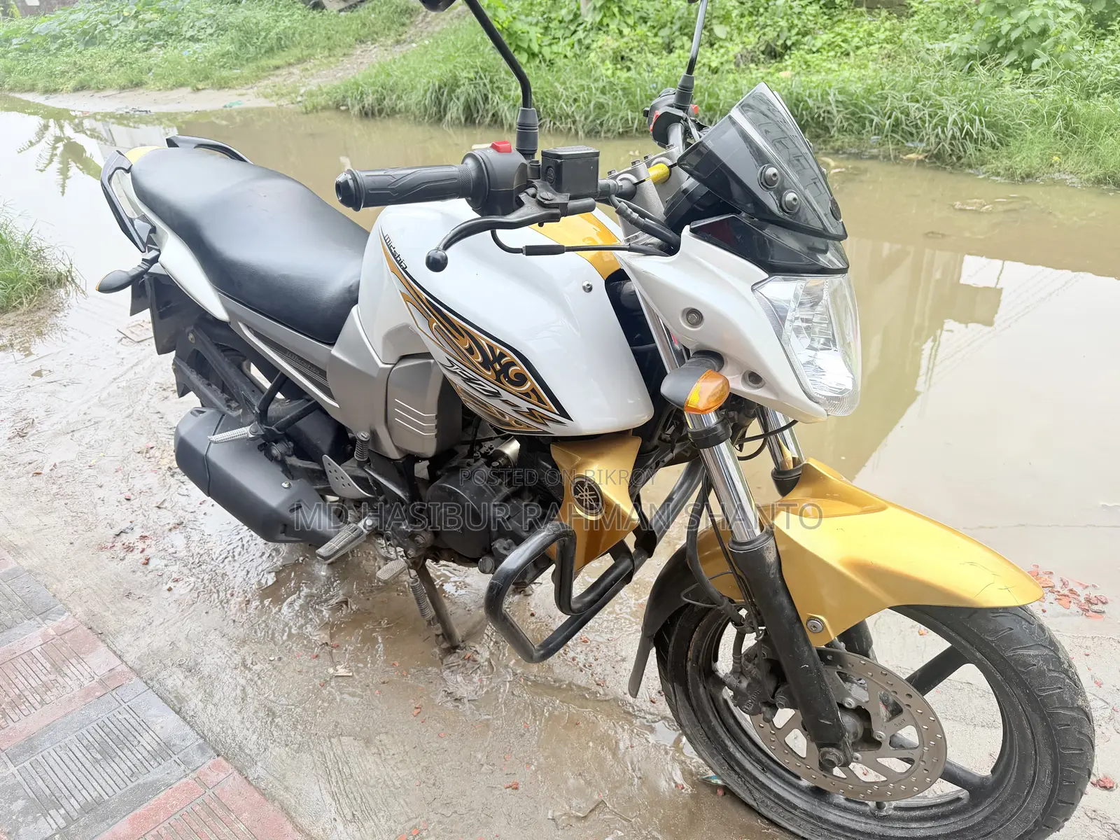 Yamaha FZ 2015 Gold