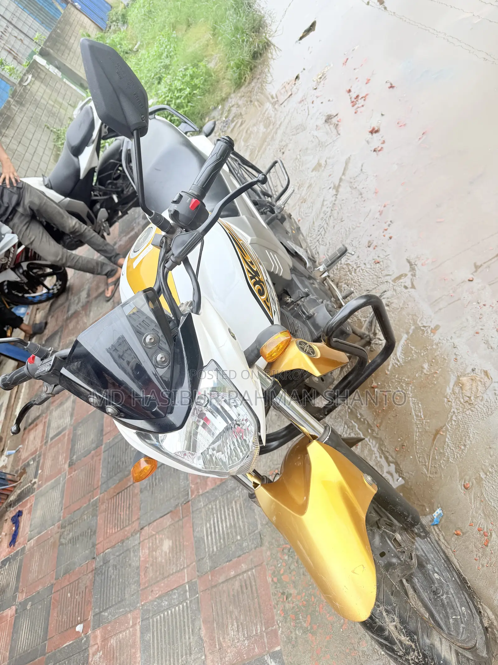 Yamaha FZ 2015 Gold