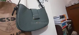 মেয়েদের ব্যাগ
