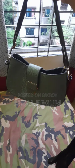 মেয়েদের ব্যাগ