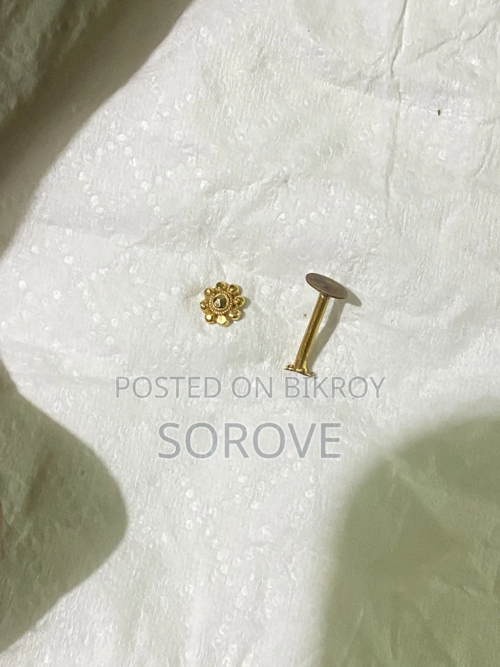 Gold Nose Pin | Flower Design | Excellent Condition