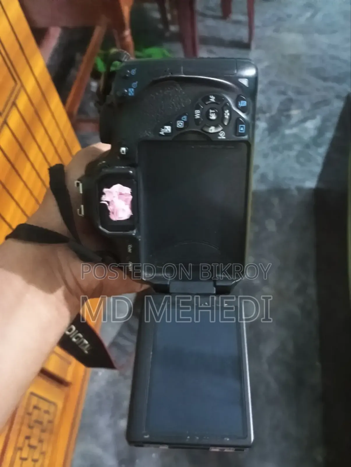 Canon 700 D (Used)