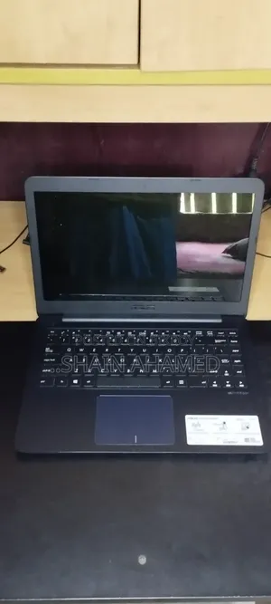 Laptop Asus 1015E 4GB SSD 1TB