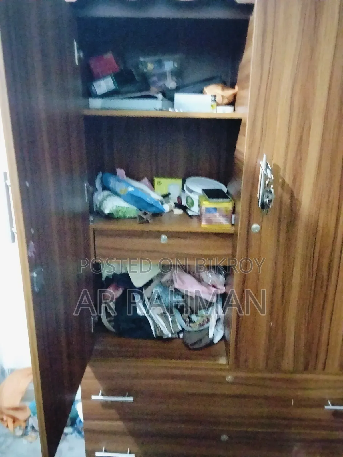 Wardrobe Almirah