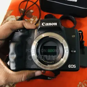 ক্যানন এম৫০ ( মিররলেস )