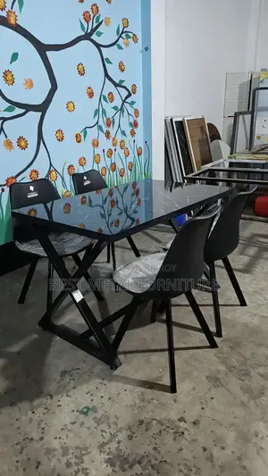 আধুনিক ডিজাইনের ৪ চেয়ার ডাইনিং টেবিল সেট