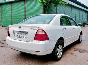টয়োটা করোলা ২০০৫ হোয়াইট
