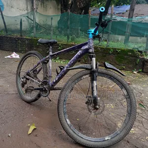 এল্মনিয়াম এর সাইকেল ব্রেক আছে