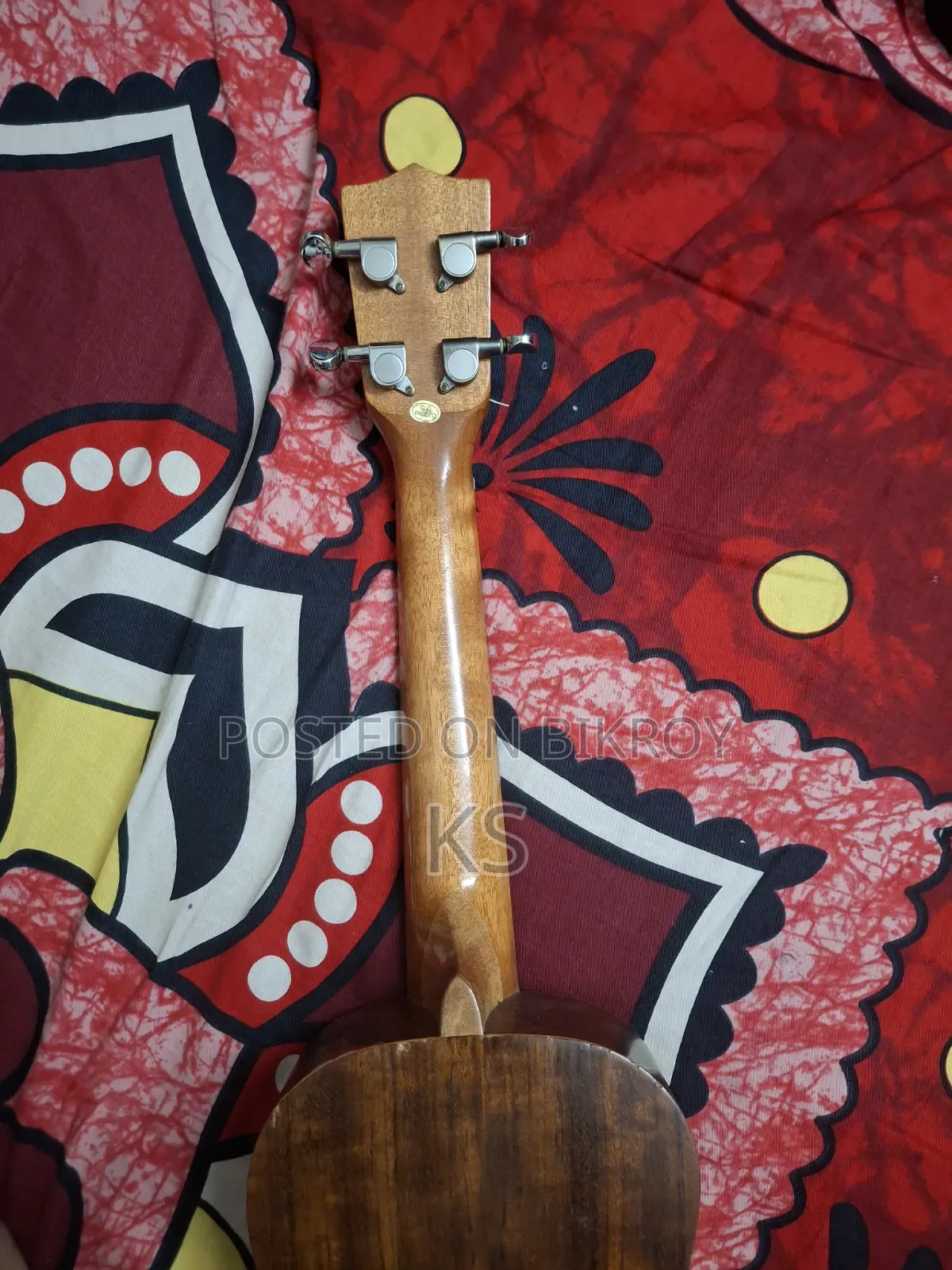 Ukuleles Custom