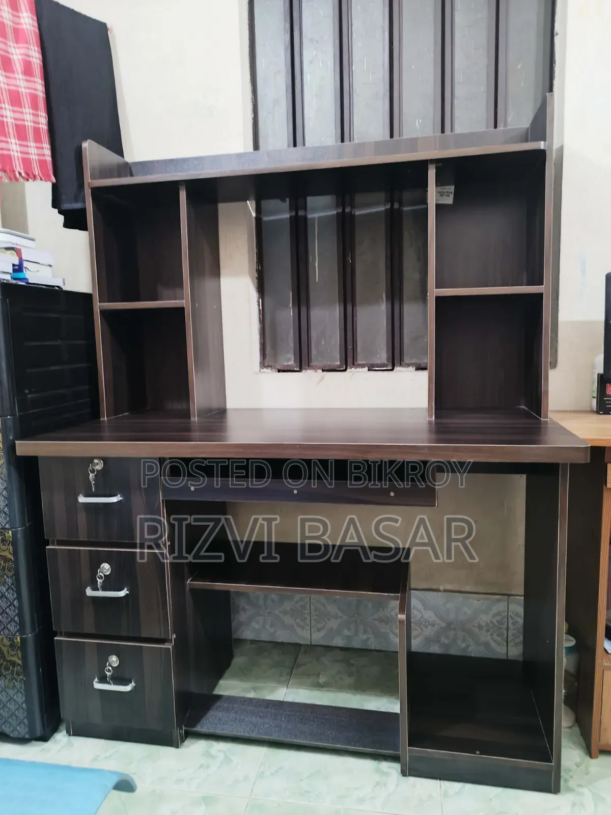 Almost New, Fully Fresh PC Table