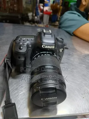 Canon Eos 7d Canon 18-135 Mm Lens With 2 Batteries 1 Charger