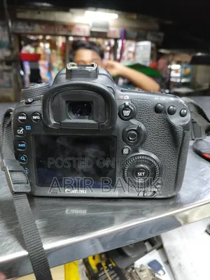 Canon Eos 7d Canon 18-135 Mm Lens With 2 Batteries 1 Charger