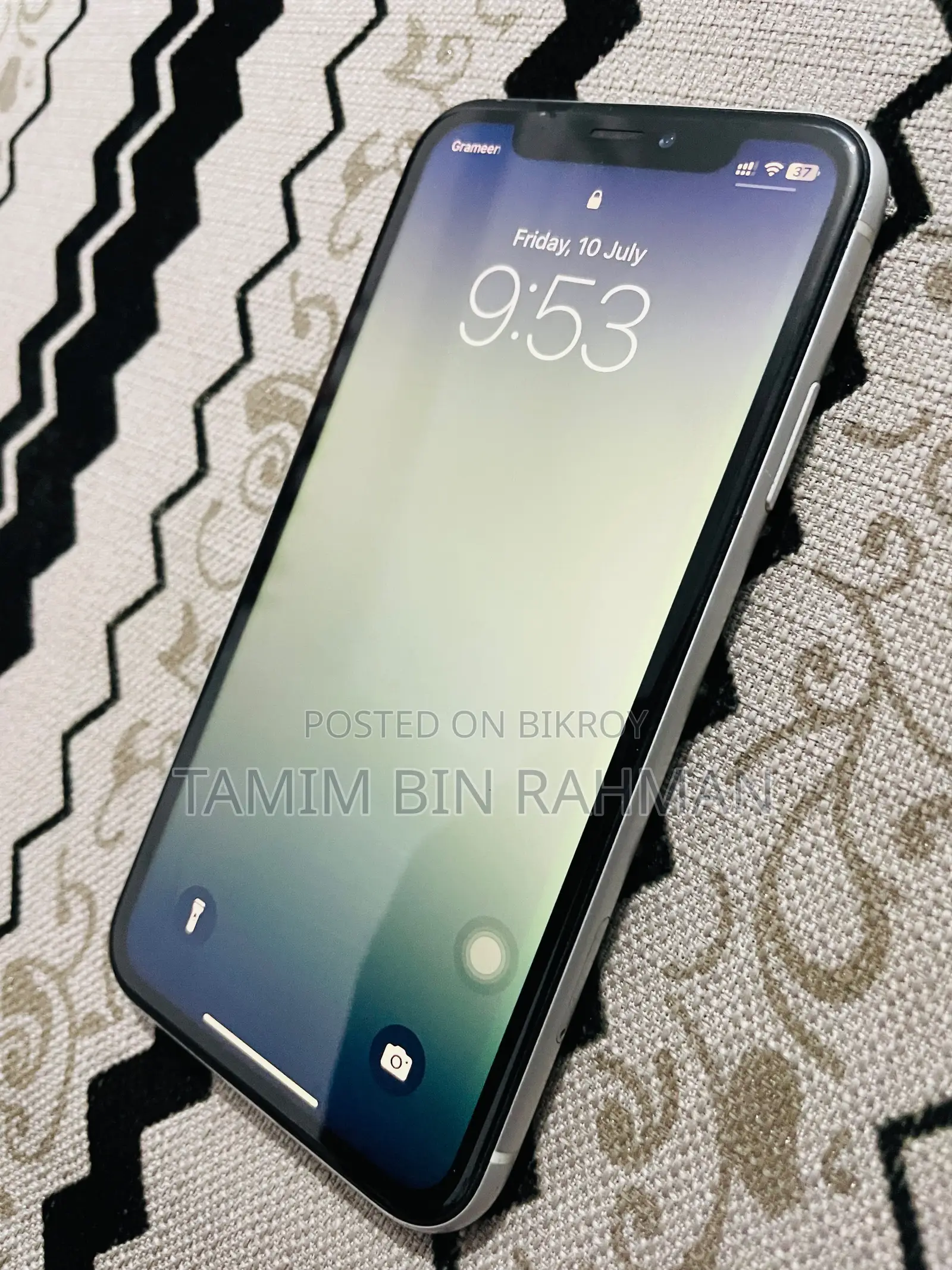 Apple iPhone XR 64 GB White