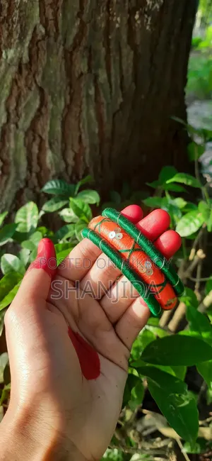 সুন্দর হাতে তৈরি সুতার চুড়ি
