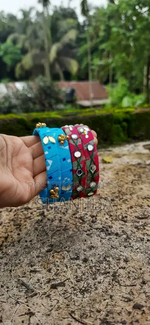 হাতে তৈরি চুড়ি