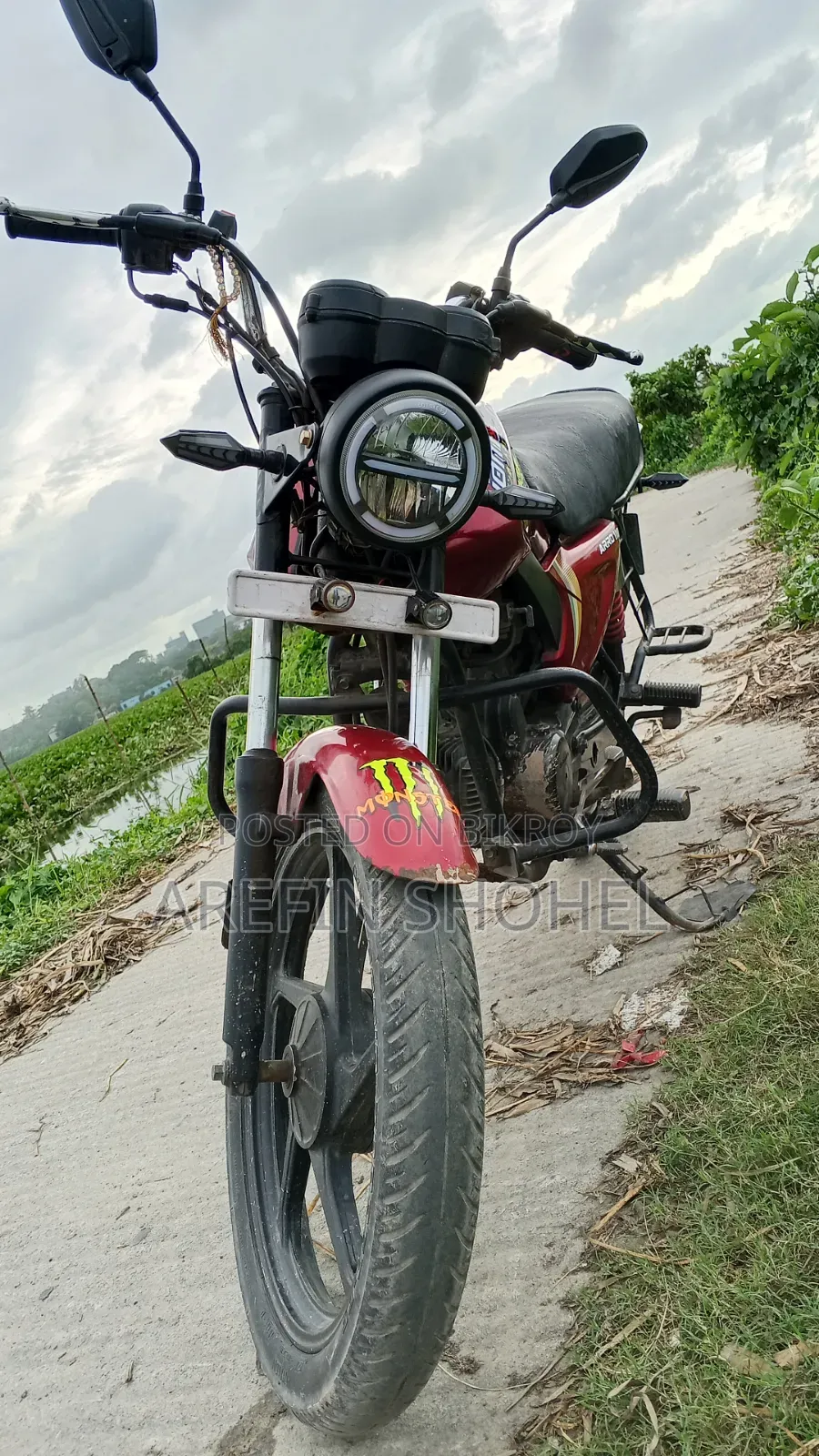 মাহিন্দ্রা ডুরো ২০১৭ লাল