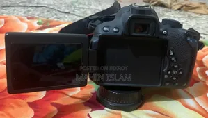 Canon EOS 700D + Canon EF-S 55-250mm IS II Zoom Lens