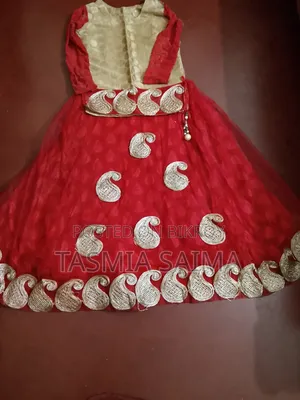 পুরাতন স্কার্ট বিক্রি করা হবে।