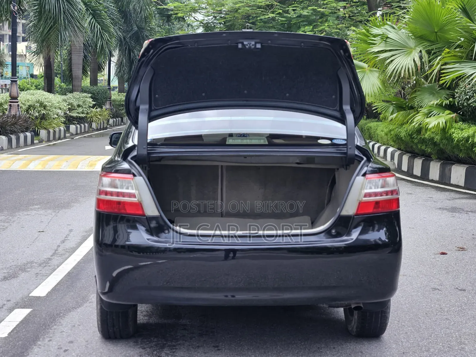 Toyota Premio 2012 Black