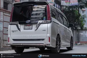 Toyota Esquire 2017 Pearl